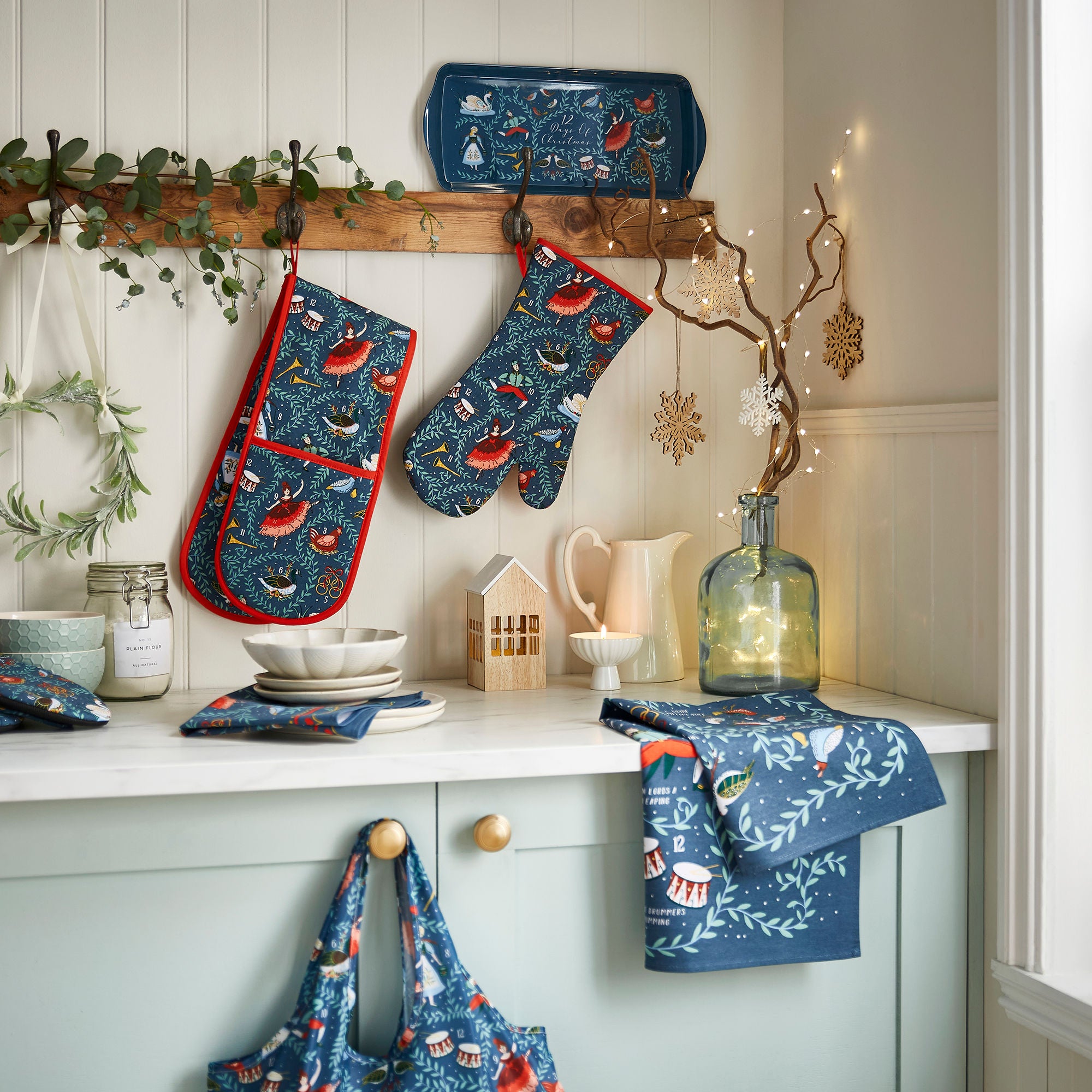 Ulster Weavers 12 Days of Christmas Apron - Cotton One Size in Green - Apron - Ulster Weavers